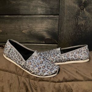 Toms brand, size 6.5, glittery Leopard Print Slip-On Shoes, cute and comfy